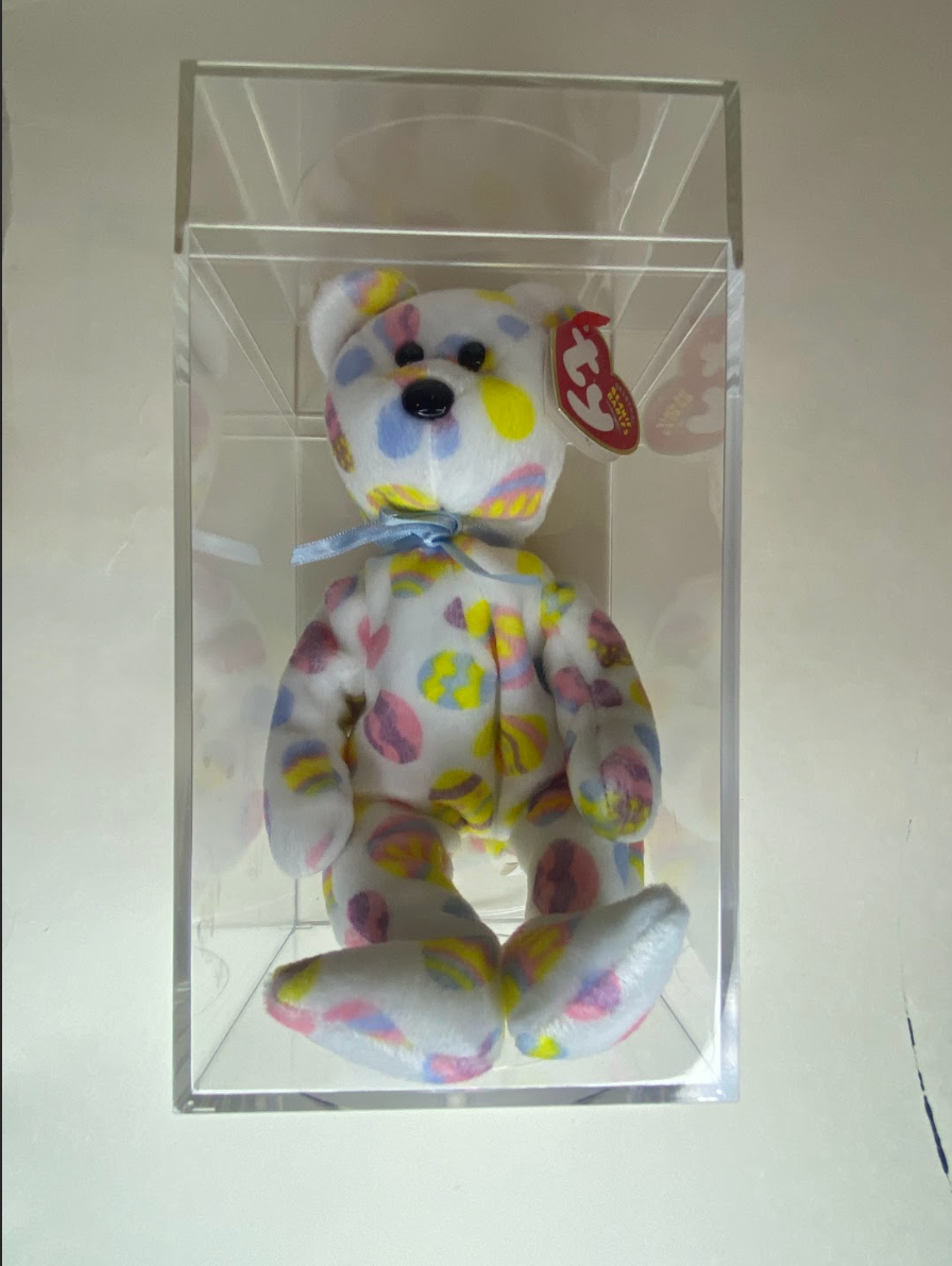 Ty Beanie Baby – Hippity the Easter Bear (Pastel Egg Print) in Display Case